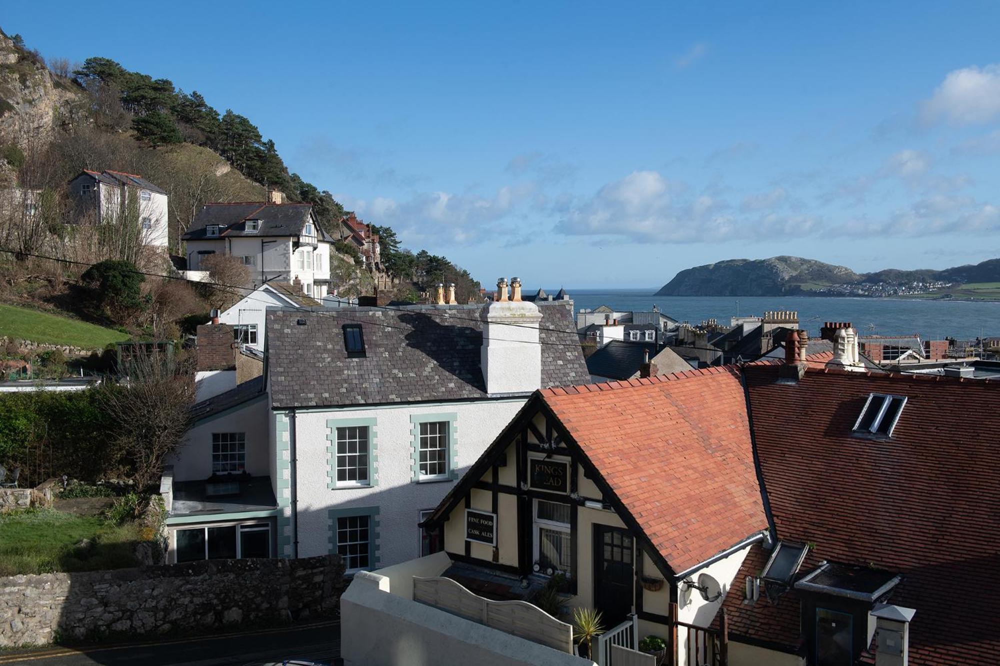 Orme Lodge Ландъндо Екстериор снимка